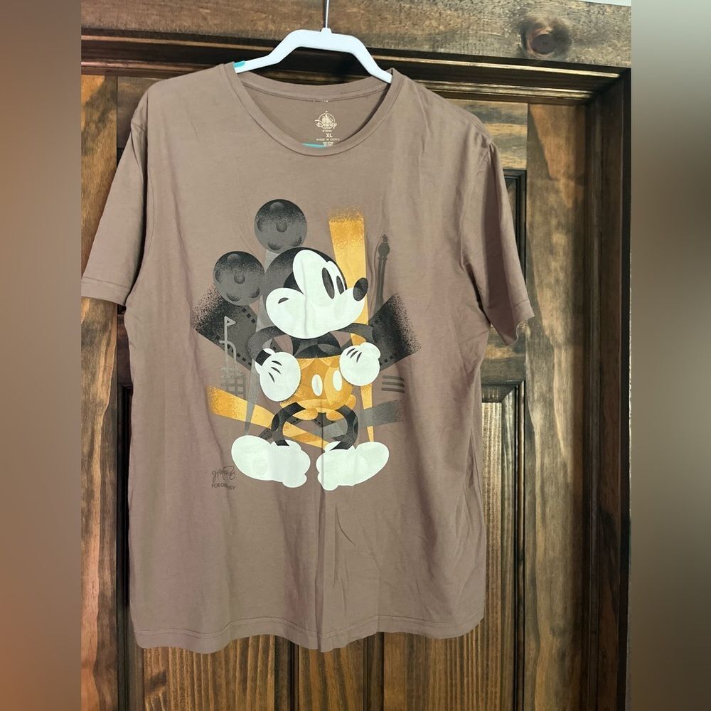 Disney Mickey Mouse Artist Series Brown T-Shirt Women size XL​